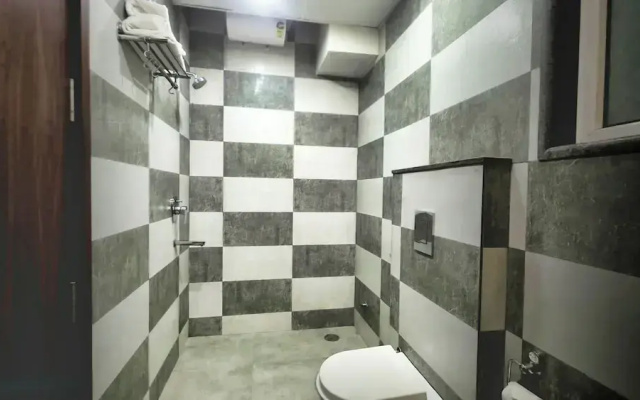 Hotel HomeAste 001 Near Yashobhoomi Convention Center