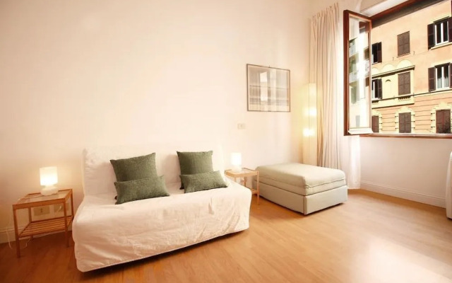 Spacious Apt Steps away from the Vatican