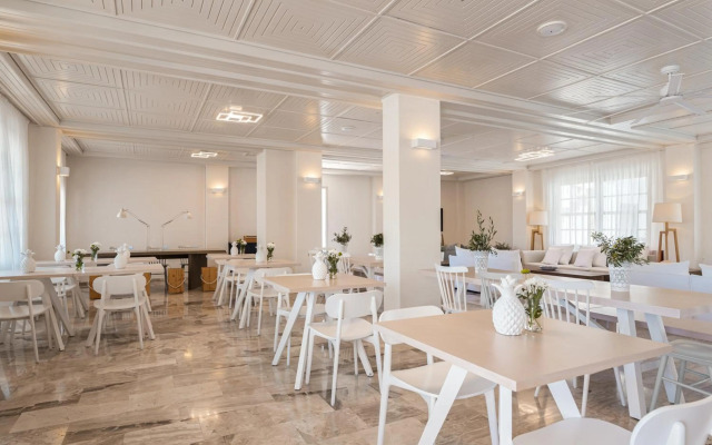 Ino Hotel & Suites