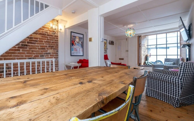 Host Stay George Street Townhouse