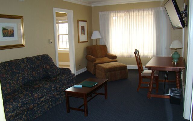 Senate Luxury Suites