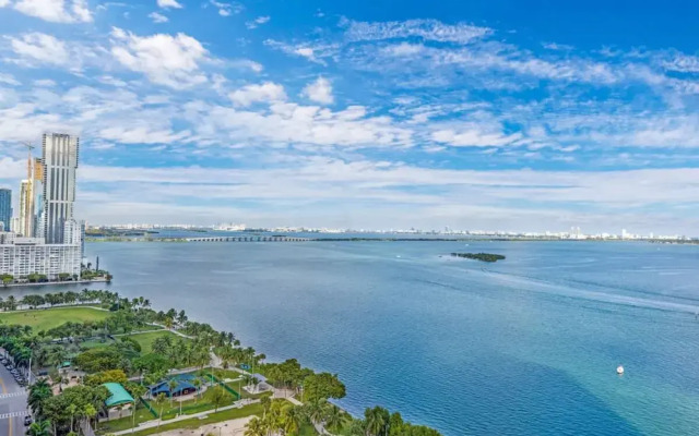 Stunning Balcony Views 4 Bedroom