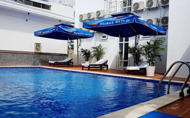 Thi Long Phung Hotel