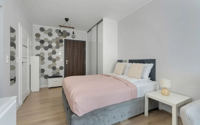 Stylish & Comfy Garbary Studio with Parking by Renters