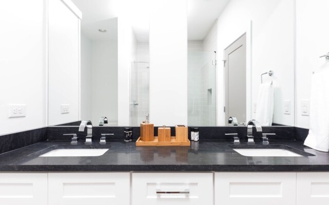 Domio Sylvan Park Stunning 8BR 2 Houses