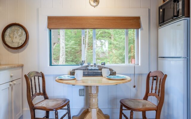 Chic Boothbay Harbor Studio Cabin by RedAwning