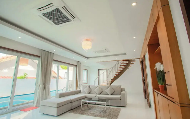 Nee Pool Villa