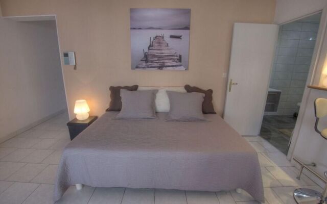 Vieux Port 3étoiles 450m Palais