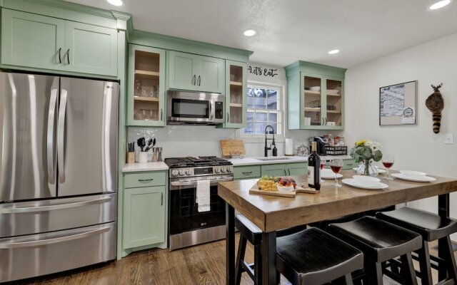 Southern Charm - Near Main With Hot Tub