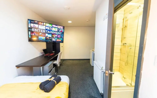 Spacious Comfortable Studio Near the University