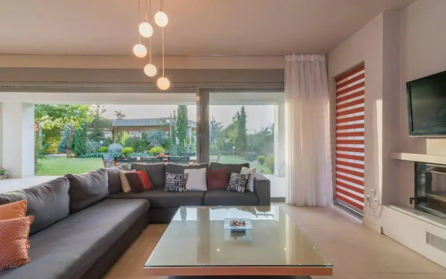 Villa Verano - Spacious 5-bdr & 5-bth Villa