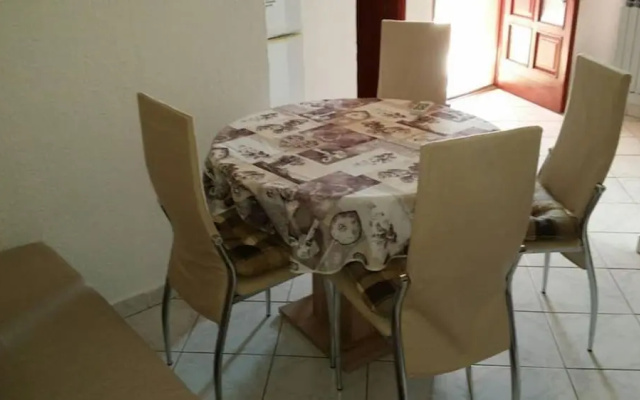 Simple Apartment a3 for 5 Guests in Vrvari, Close to the Beach - Apartment in Porec - Photo 3
