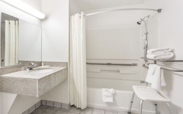 Super 8 by Wyndham Summersville/New River National Park