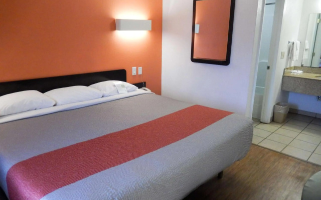 Motel 6 Clute, TX