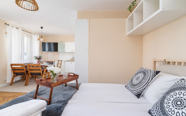 Studio Cracow Targowa by Renters