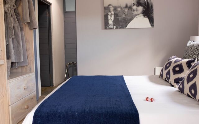 Stay at Friends (Guest house)