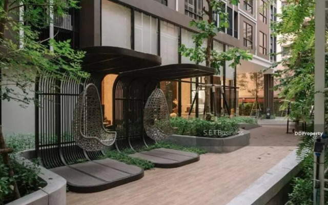 SHADE of Sky Sathon - Pool, Fitness, Parking, Wifi