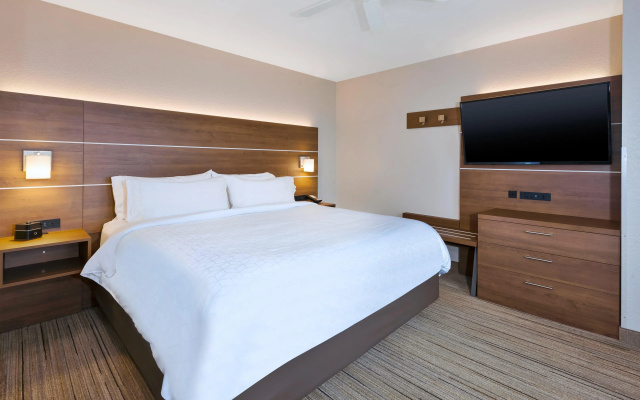 Holiday Inn Express & Suites Petoskey by IHG