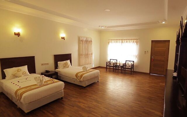 Famous Hotel Bagan 2