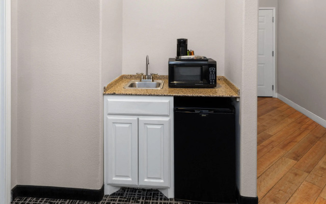 La Quinta Inn & Suites by Wyndham Brownwood