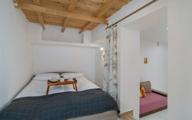 Central Kraków Apartment by Renters