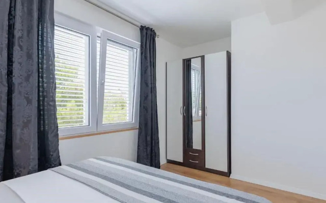 Charming Apartments Tome With Pool