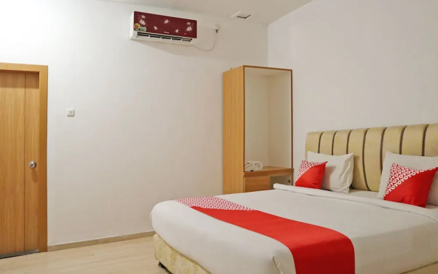 OYO 1673 M Authentic Kost Man