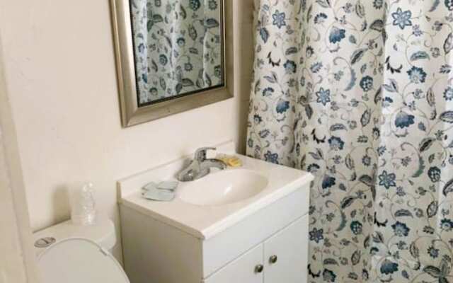 Royal Gateway Motel By OYO