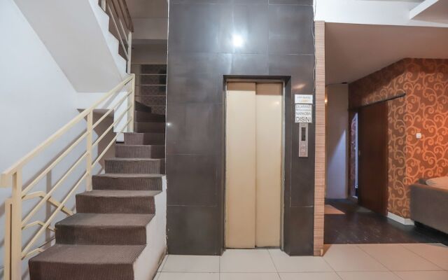 OYO 467 Penthouse Hotel