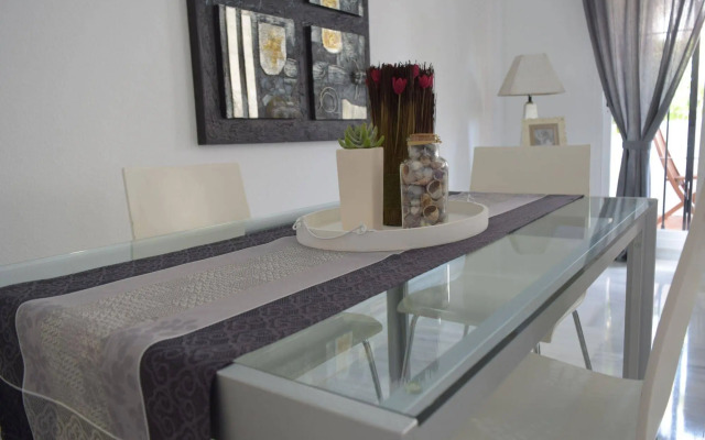 Apartamentos y Casas Serinamar Marbella