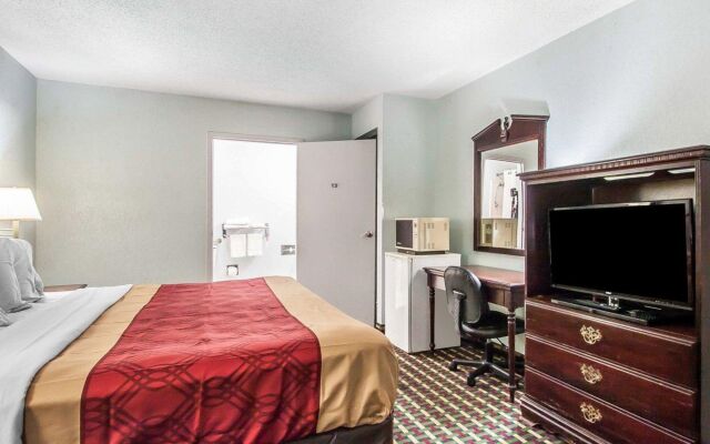 Econo Lodge Inn & Suites I-20, exit 73