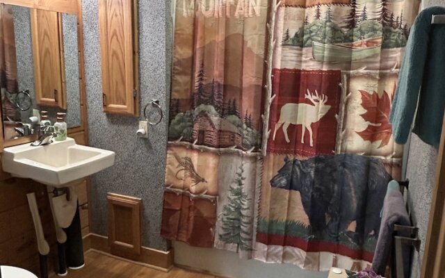 Misty Creek Log Cabins