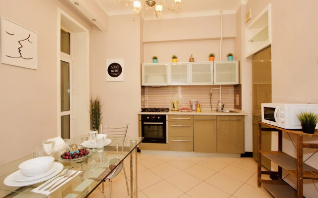 LUXKV Apartment on Zemlyanoy Val 52