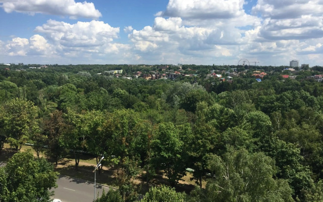 Flatsy at Botanichniy Sad underground