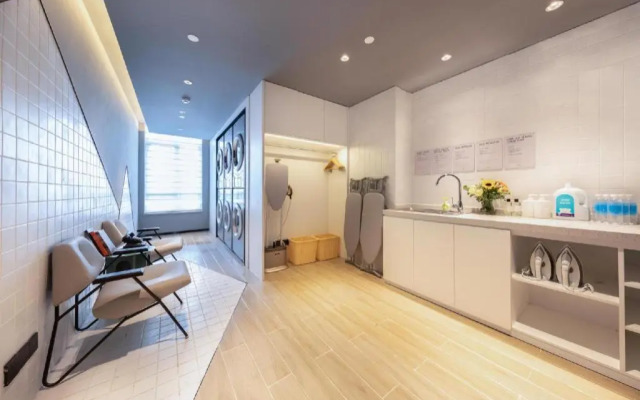 Atour Hotel  of  Chongqing Middle Road  North Railway  Station