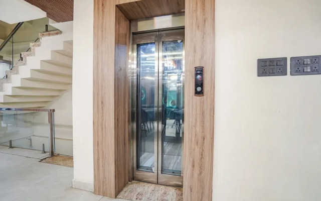 Fabhotel Shrinath Casa Inn