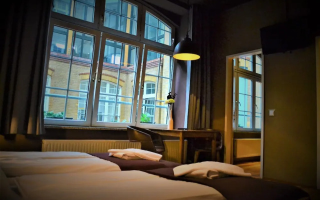Singer109 Hostel