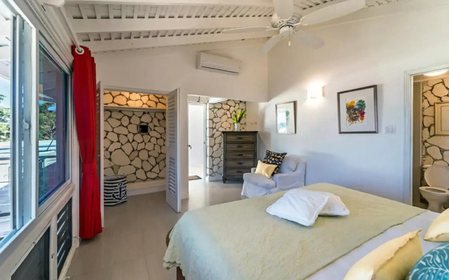 Magnificent 5-Bedroom Estate Villa, Sleeps 12