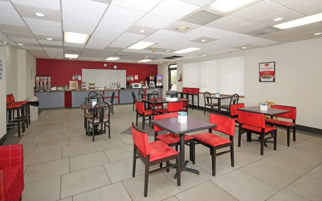 Econo Lodge Pilot Mountain