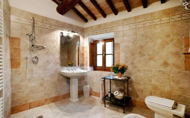 Huge Country House in San Gimignano