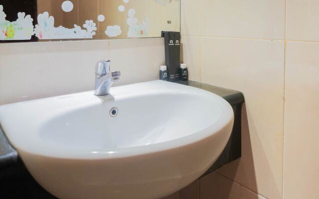 Convenient Studio Mangga Dua Apartment