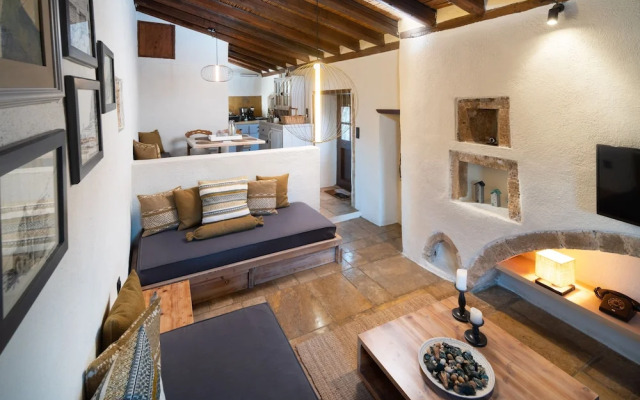 Menexes Suites Monemvasia