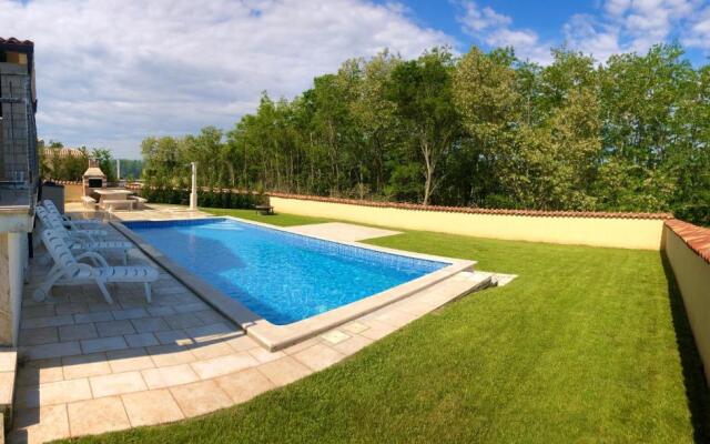 Villa Selo Mekisi the Private Villa With a Heated Pool