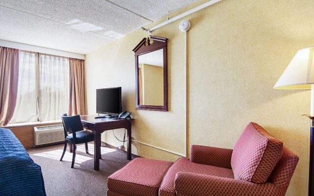Rodeway Inn Aurora