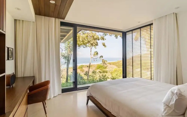 w Spectacular 4BR Villa in Costa Rica