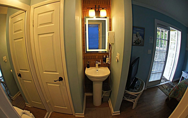Seascape Tropical Inn - Adult Exclusive