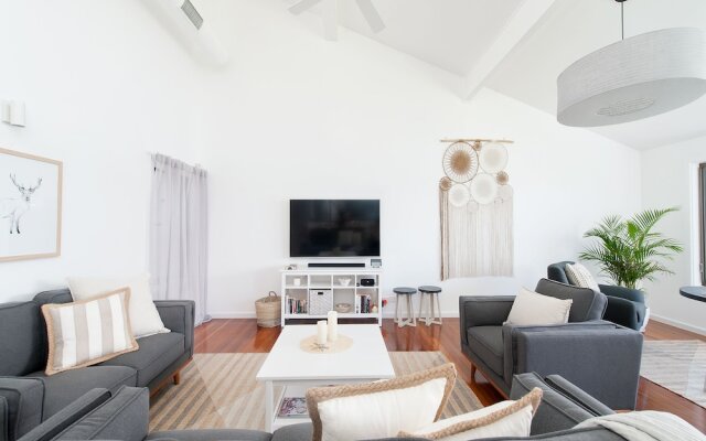 Baywatch - Beachfront Bliss Executive Home