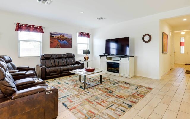 3 Mi to Goodyear Ballpark: Desert Den w/ Pool