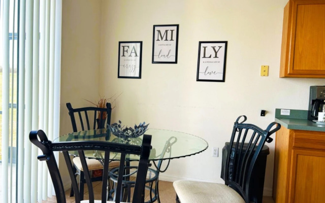 1132 Two En Suites, Davenport, US