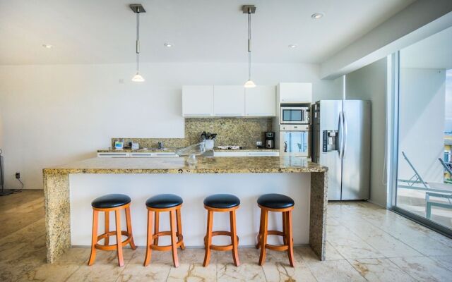 Abrazo Del Mar 3 Bedroom Condo